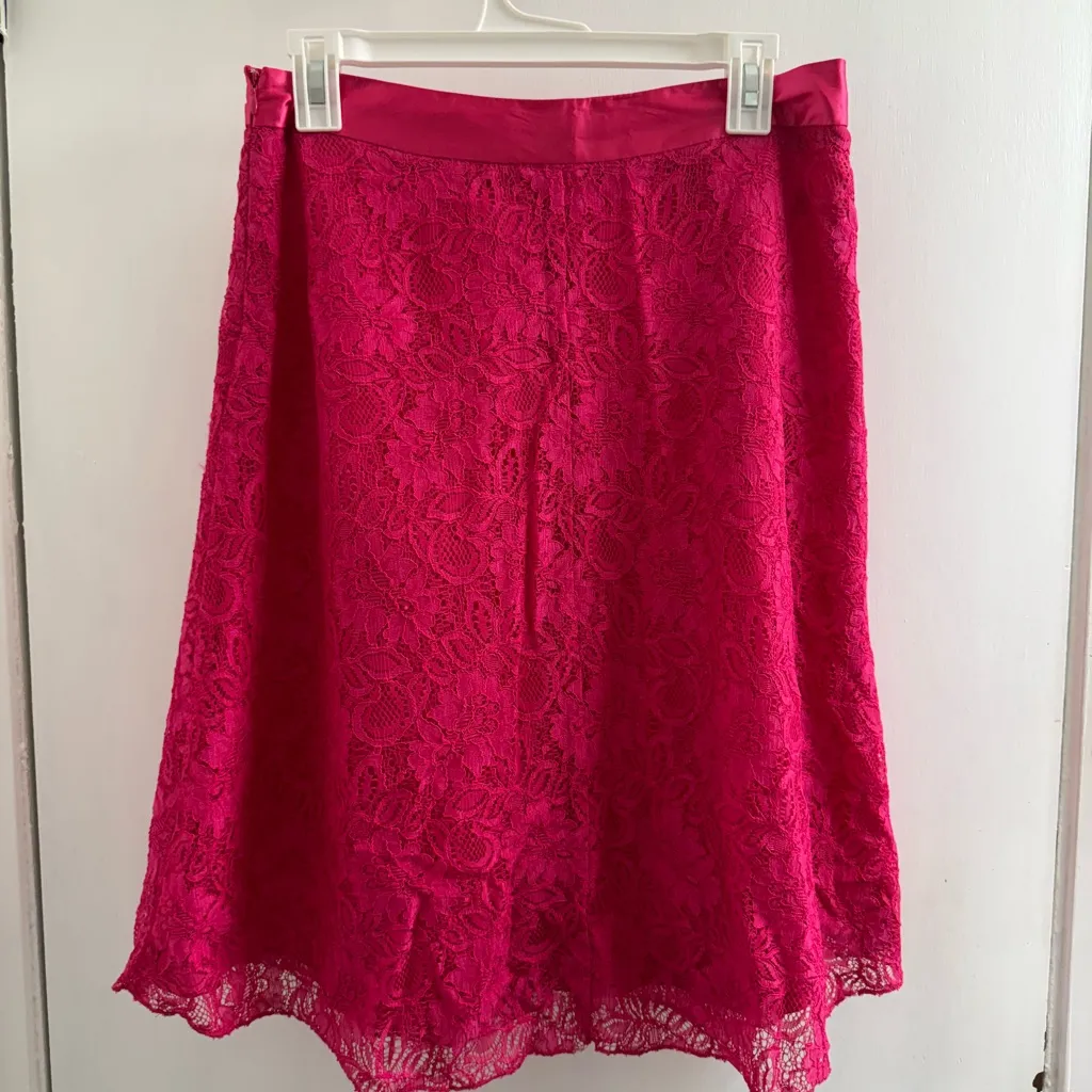 Versona accessories Elegant Pink Lace Skirt, size 8, zips on the side - Image 2