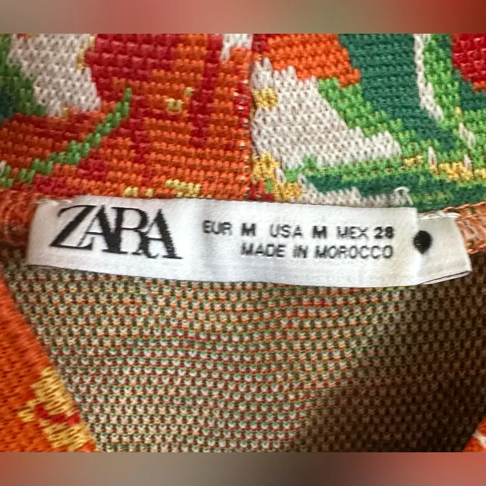 Zara Floral and Citrus Midi Dress with Short Sleeves and mock turtleneck medium - Image 5