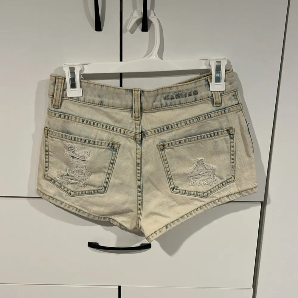 Carmar denim shorts. Size‎ 26 - Image 3