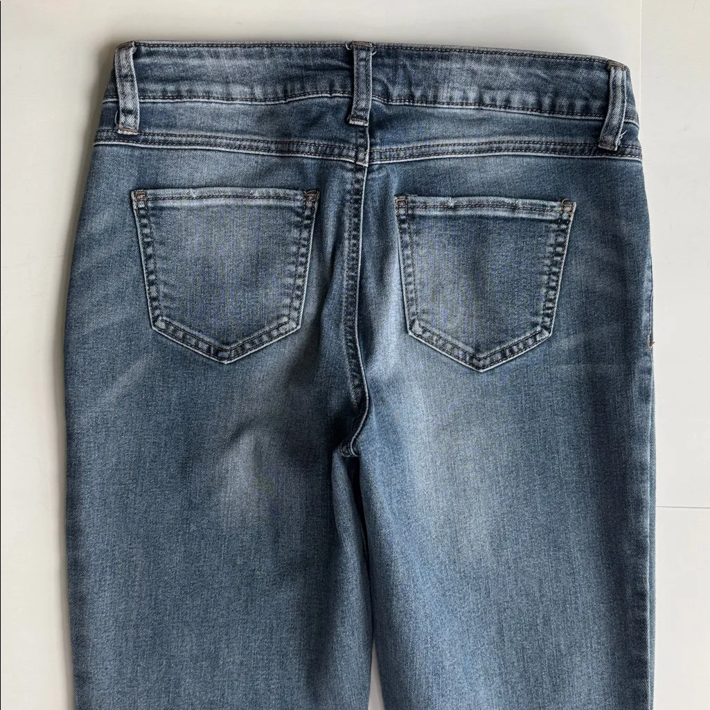 Signature Studio Distressed Tapestry Patch Skinny Jeans Size 4 - Image 7