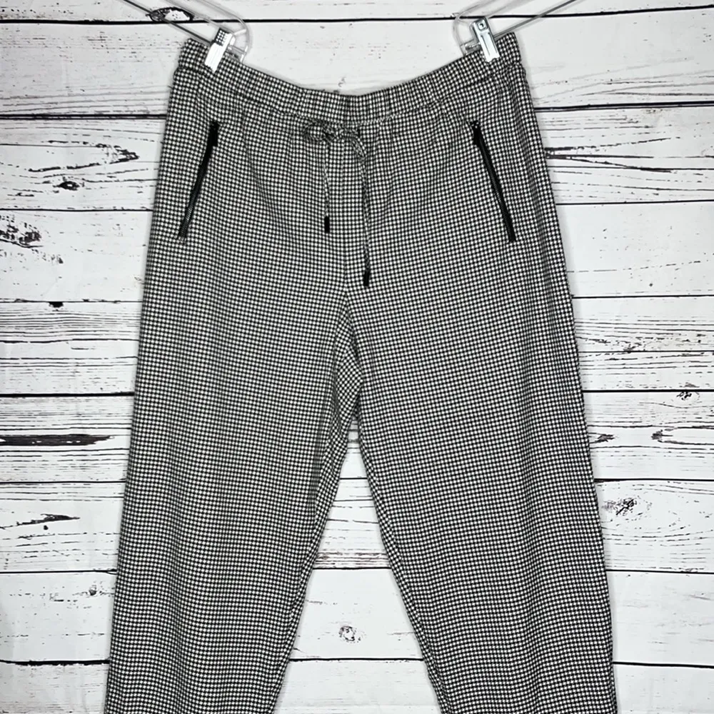 Karl Lagerfeld NWT Size L Black & White Houndstooth Print Pull-On Jogger Pants - Image 2