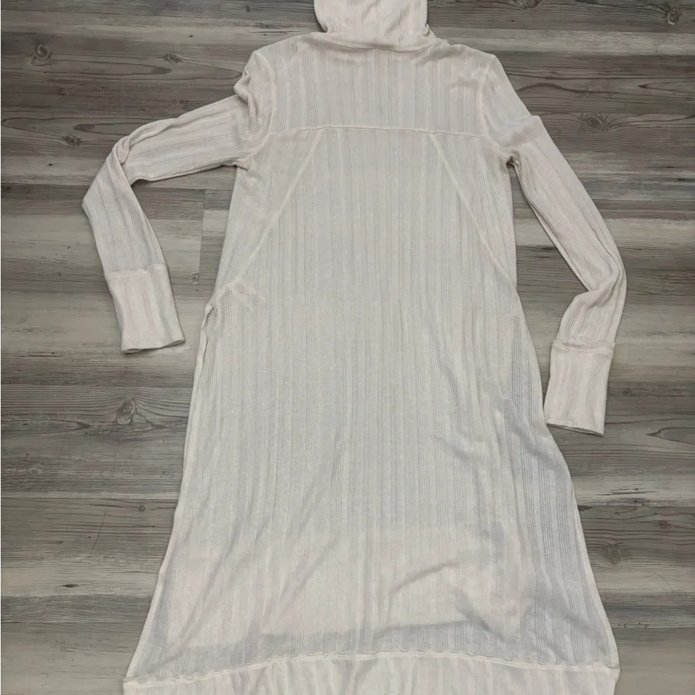 Free People cream almost spring funnel tunic size medium - Image 2