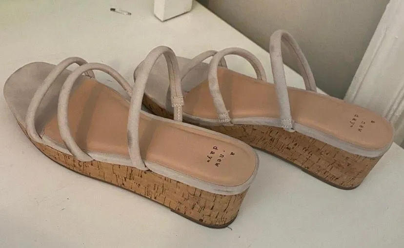 Cream Wedge Sandals White Size 8.5 - Image 7