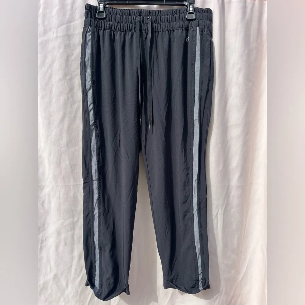 GAP Black Joggers with gray Accents - Image 6