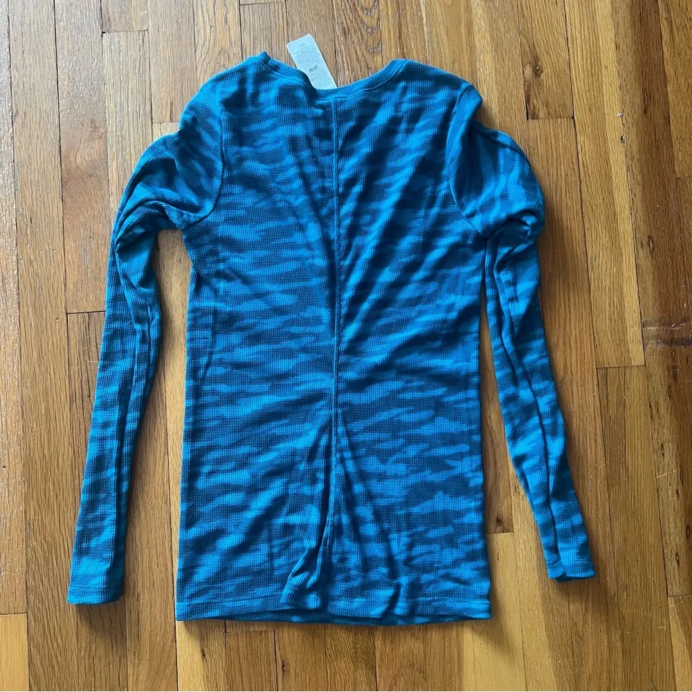 Lightweight Under Armour Camo Long Sleeve size M - Image 5