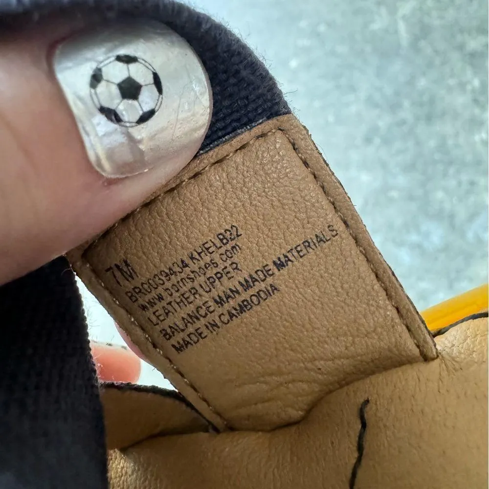 Size 7 wedge madden girl sneakers and born sandals - Image 10