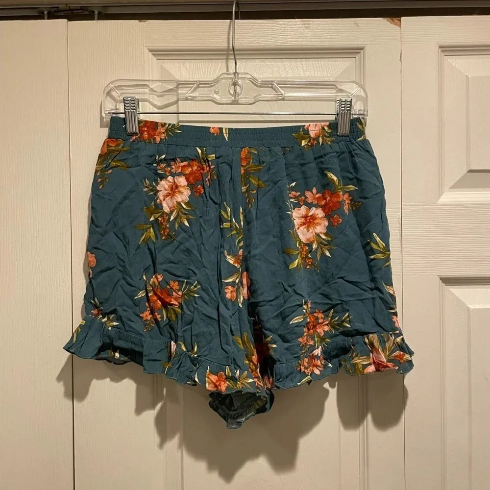 NWT American Eagle Floral Linen Ruffle Shorts - Image 3