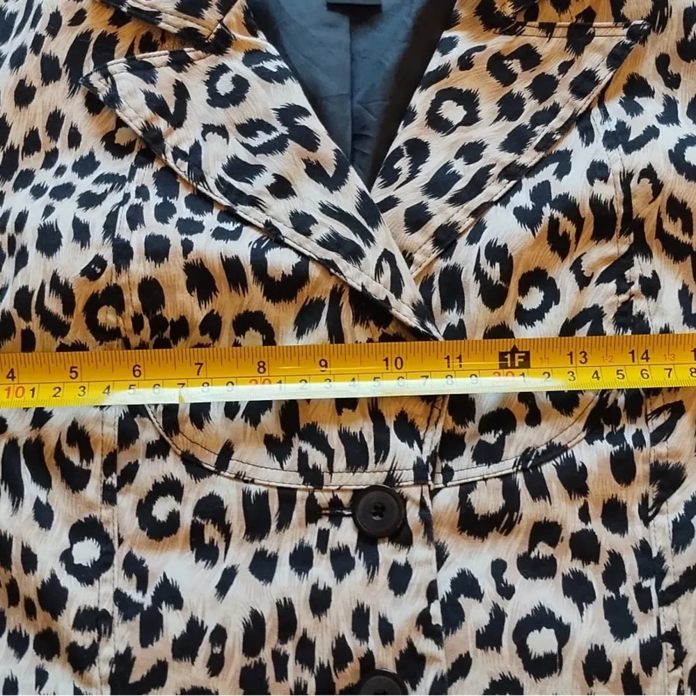 Sharagano Studio Women Leopard Print Short Sleeve Blouse  Size M - Image 7