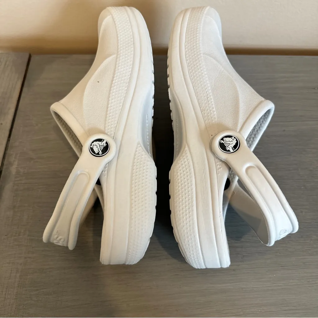 Unisex Crocs Beige Clogs Sling Back Shoes Sandals Men’s Size 4 Women’s 6 - Image 4