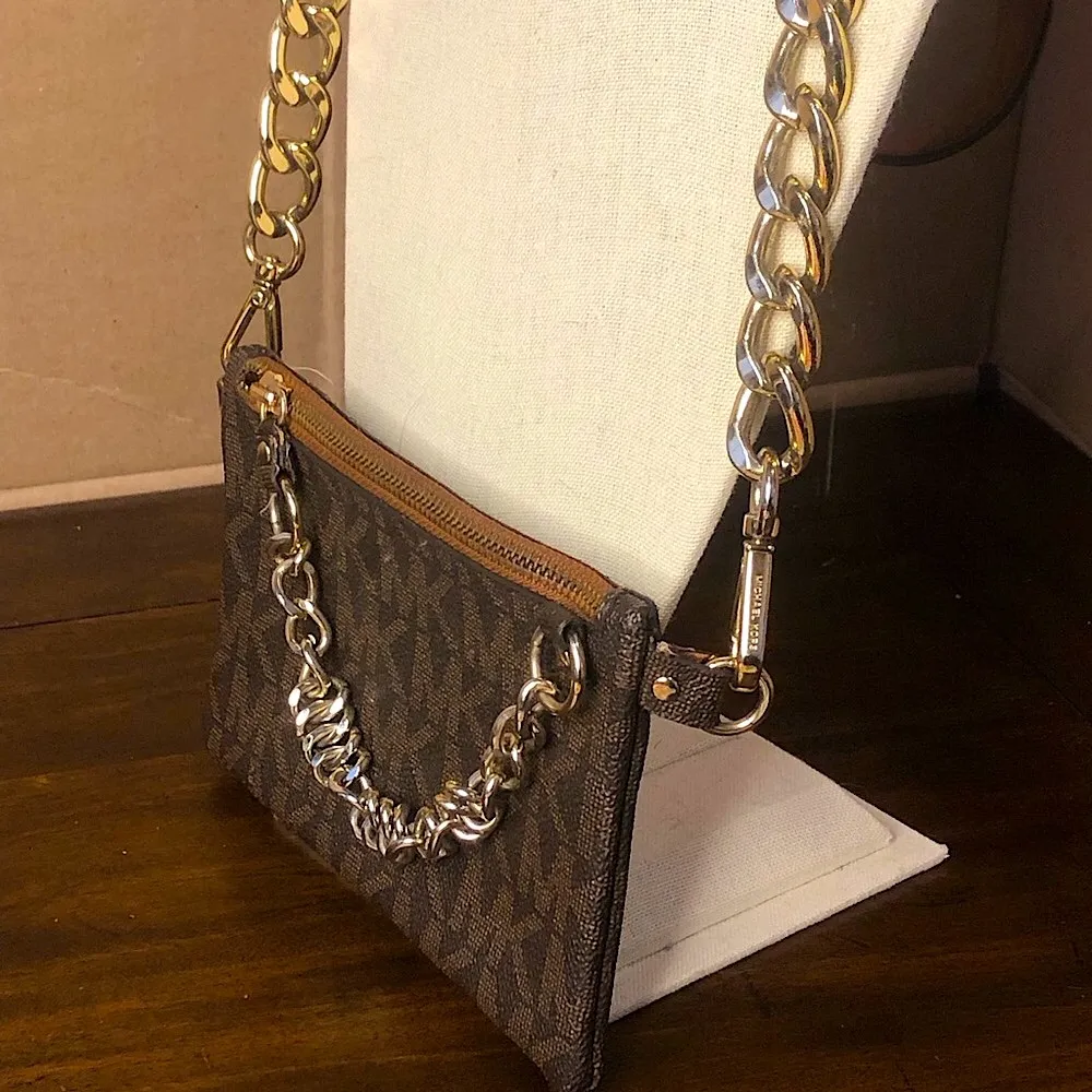 MICHAEL KORS Crossbody Detachable Pouch With Two Tone Metal Hardware Acorn Brown - Image 13