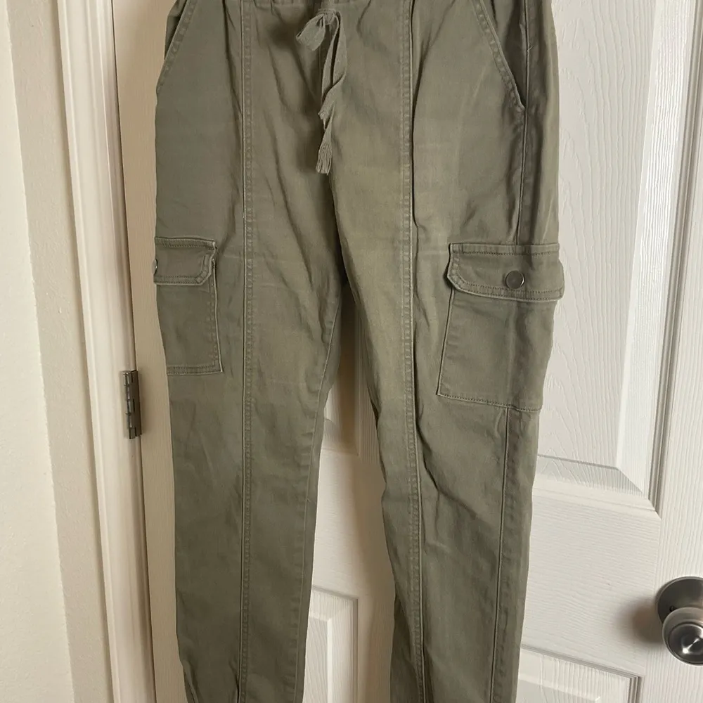 Women's Olive Cargo Jogger Pants Size 9/10 Green - Image 4