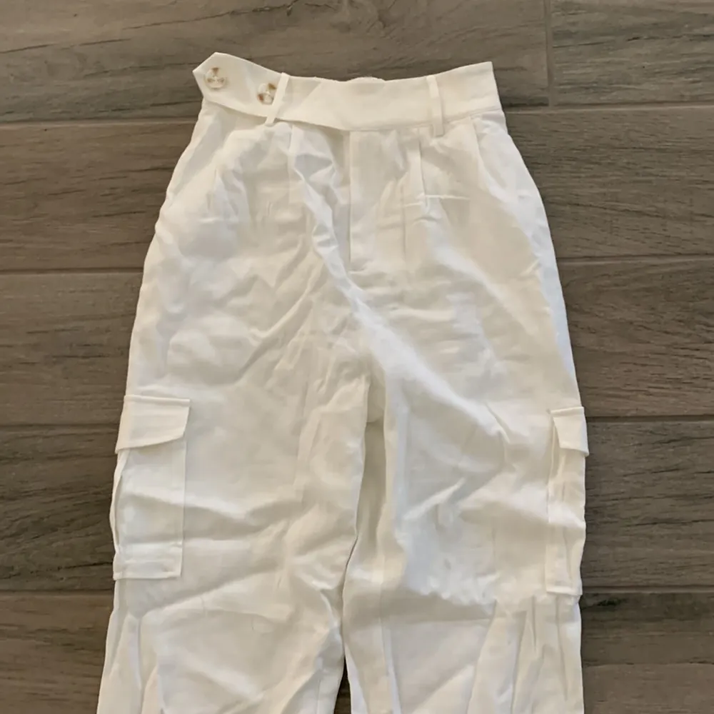 Shaycation X revolve jasmin pant in white - Image 3