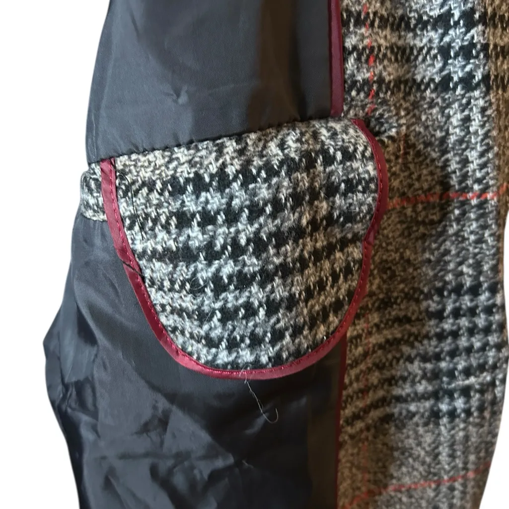 NWOT Women’s Classic Plaid Tweed Blazer with inside pockets Black Size L - Image 6