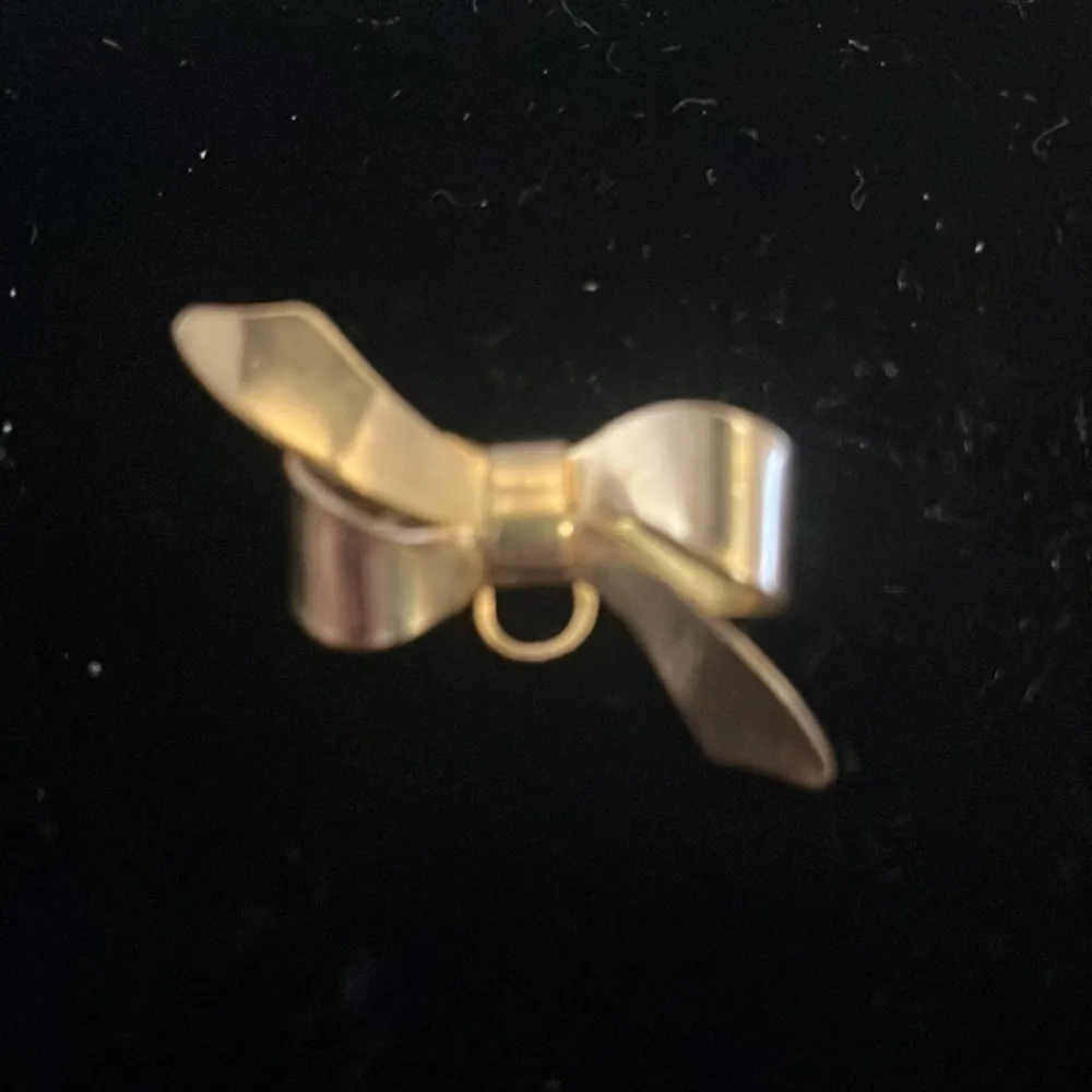 Metal bow brooch with ring to hang a crystal or anything you like. - Image 6