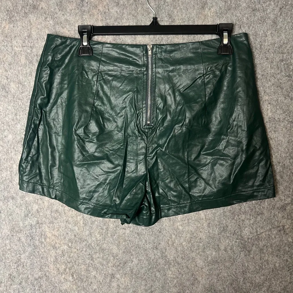 TCEC Women Size Large Green Faux Leather NTW Mini‎ Skort - Image 4