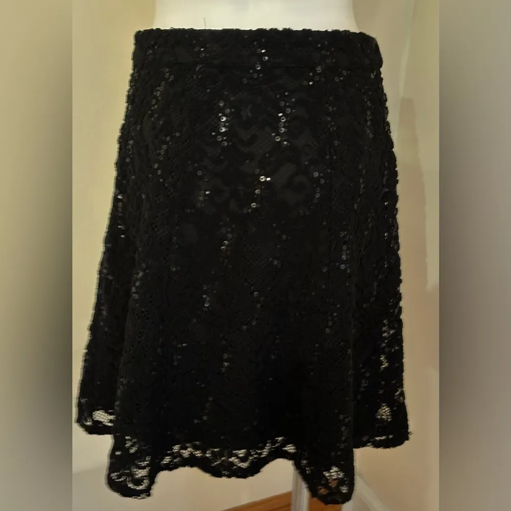 ECI New York Black Midi Lace & Sequence Skirt Sz M. Closure Zipper On Side. - Image 2