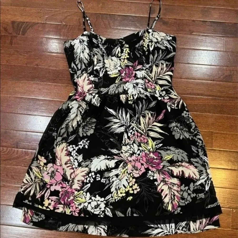 Beautiful Banded Back Black Floral Dress With Adjustable Straps Size 7 - Image 6