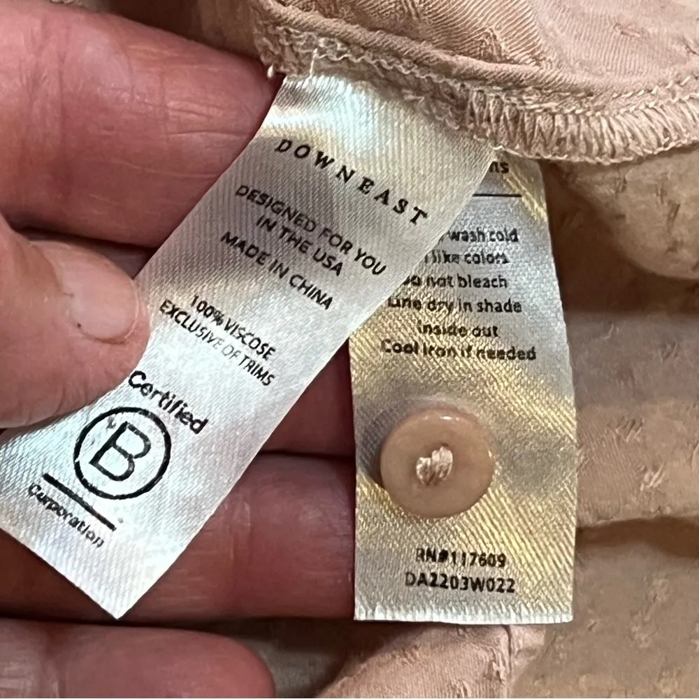 DOWNEAST blouse size large ruffle button down dusty pink flowy - Image 4