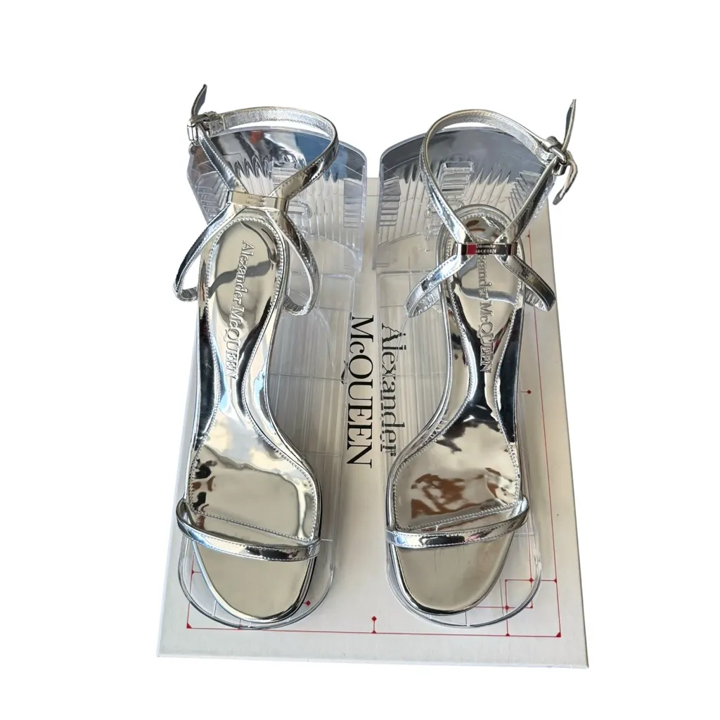 NIB Alexander McQueen Leather Armadillo Ankle Strap Sandals In Silver Size 37 - Image 4