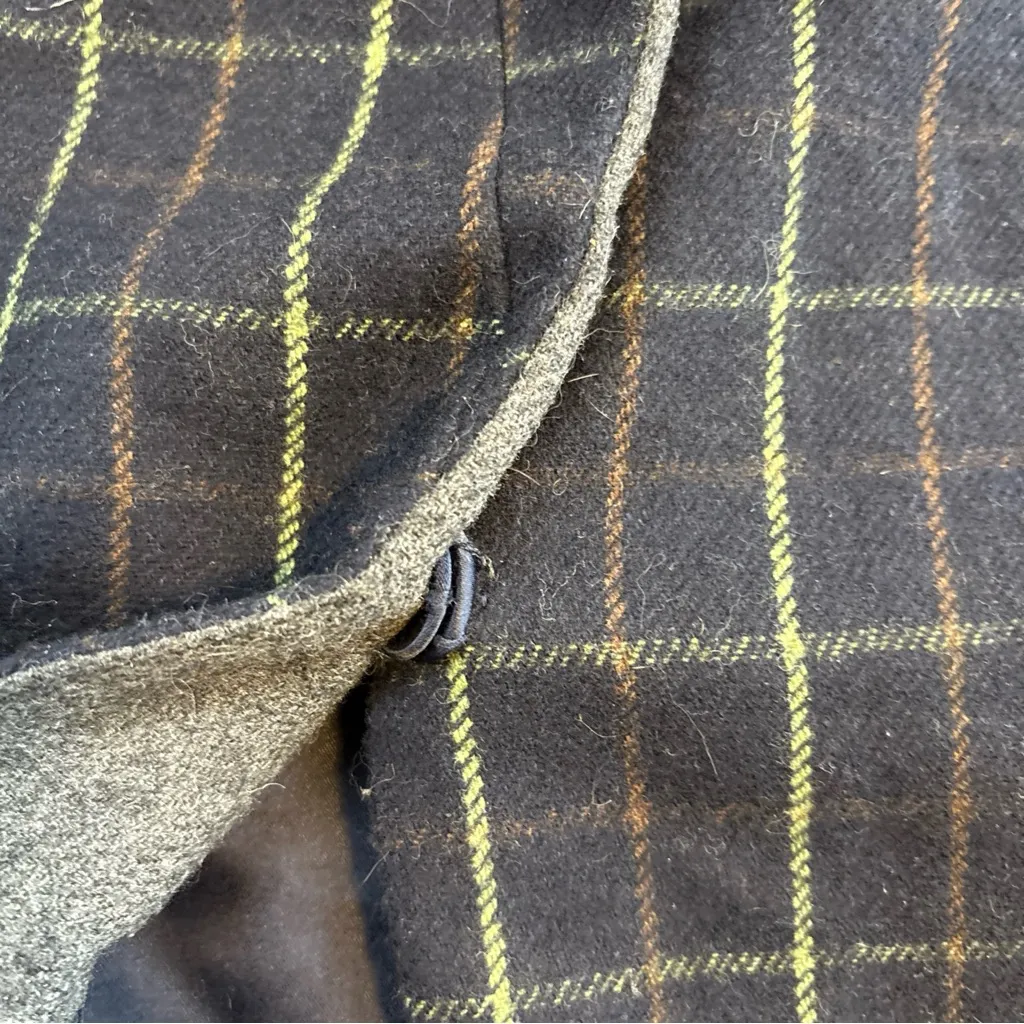 Plaid Gray Women's wool jacket SEE MEASUREMENTS medium? - Image 3