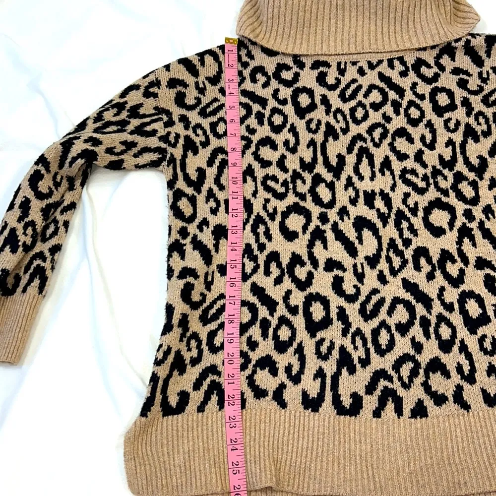 sweater turtleneck tan & black animal print size XS NWT Oversized - Image 8