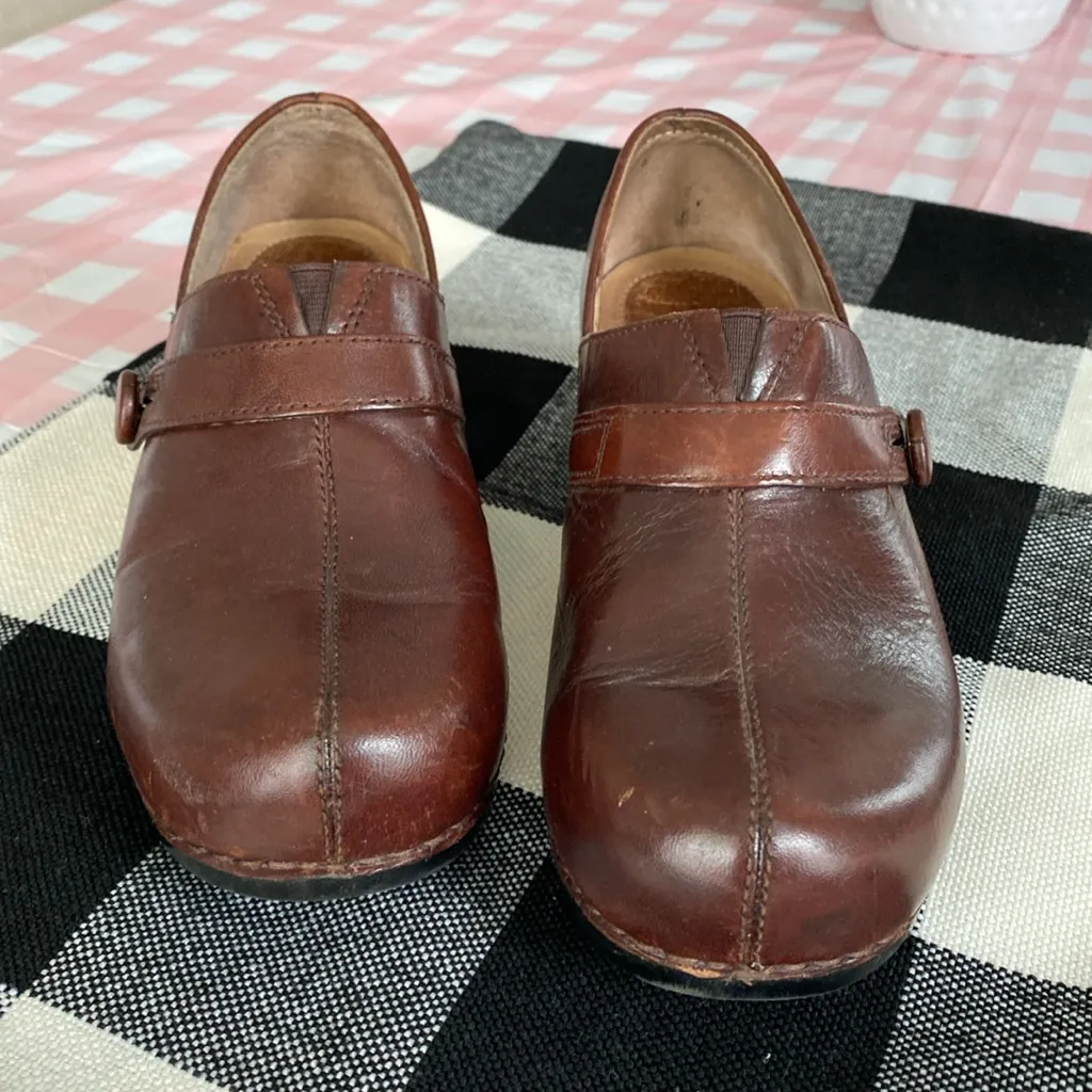 Dansko Solstice Brown Leather Clogs Size 37 - Image 4