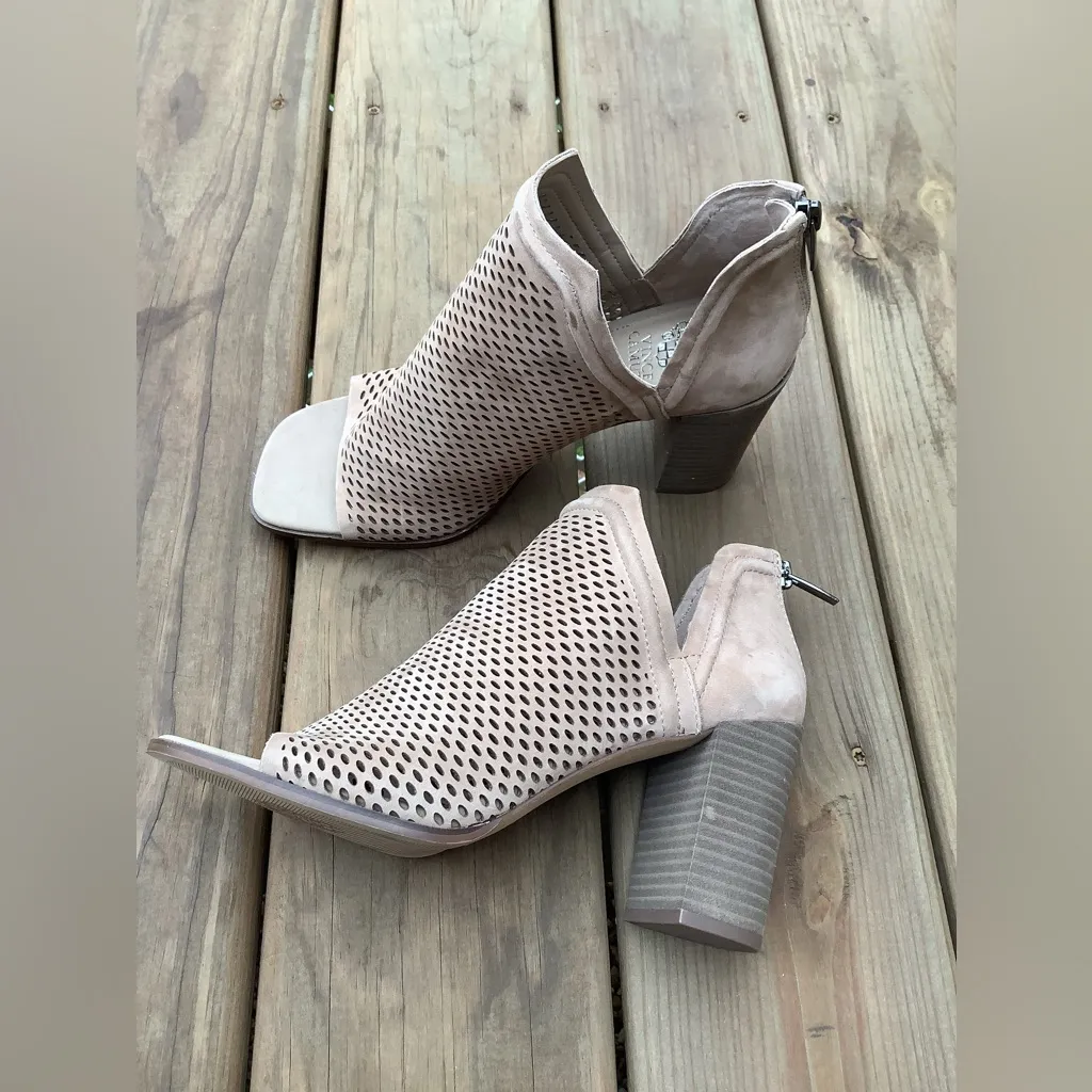 Vince CAMUTO booties 🌹STYLISH and COMFY 🌟 - Image 4