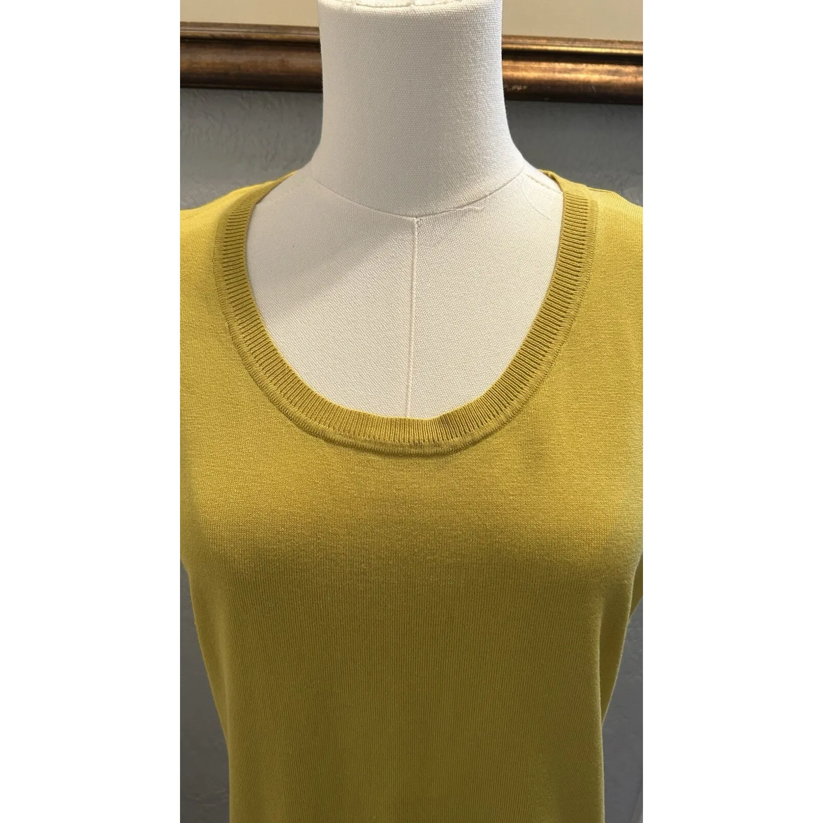 August Silk Knit Top Women L Mustard Silk Blend Sleeveless Casual Preppy Office - Image 3