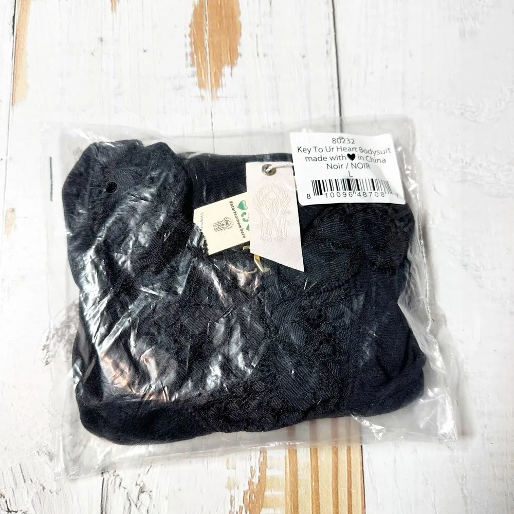 We Are HAH Key To Ur Heart Bodysuit in Black Size Large - Image 4