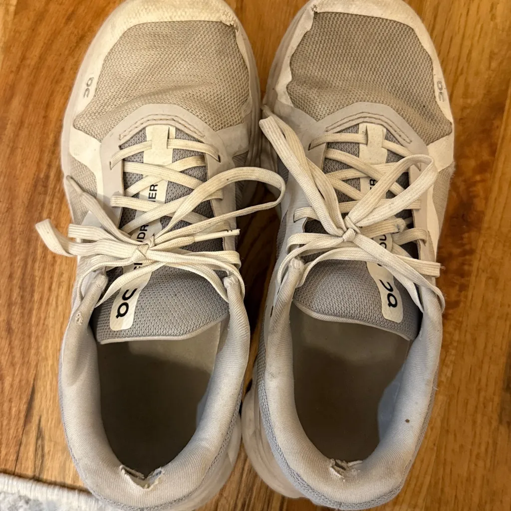 Women’s On Cloud Cloudrunner Tennis shoes Gray Size 7.5 - Image 8