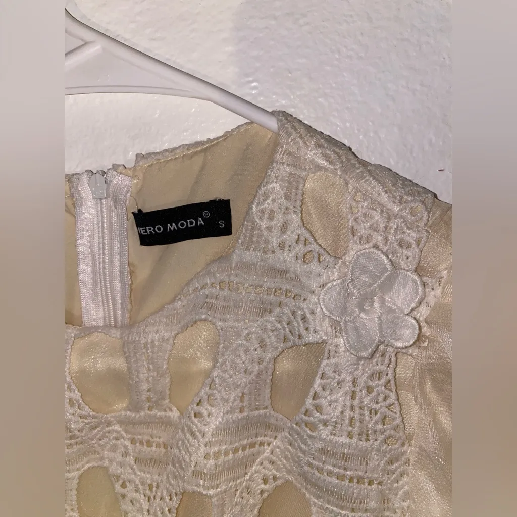 Vero Moda women’s size small cream white floral lace mini dress - Image 4