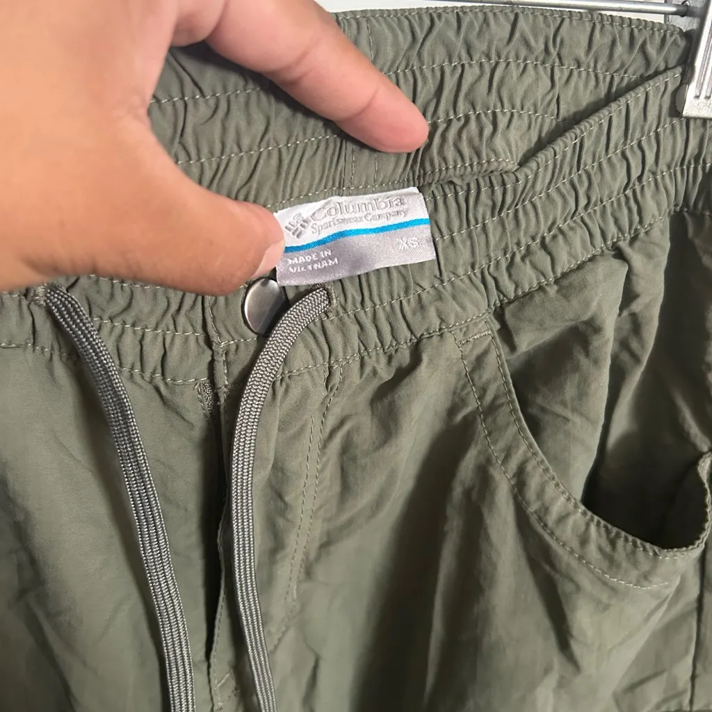 Columbia Men's Olive Cargo Pants - Image 5