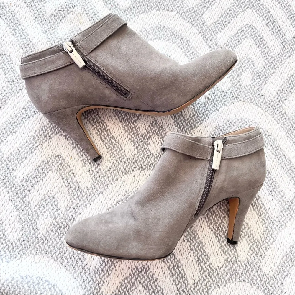 VINCE CAMUTO Venida Gray Suede Leather Heeled Ankle Booties 6 M - Image 4