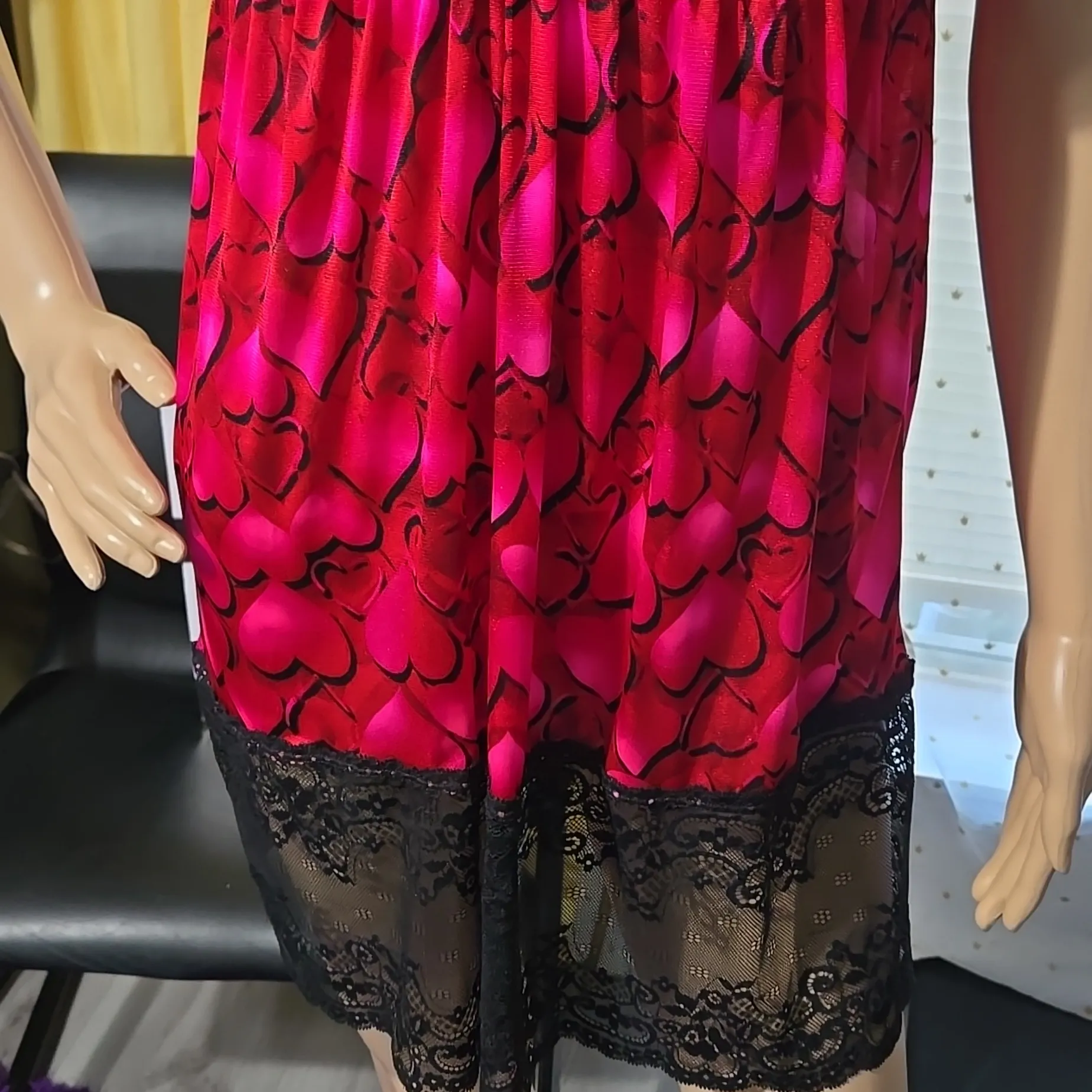 Elegant Smart & Sexy Vibrant Pink and Black Lace Chemise - Image 3