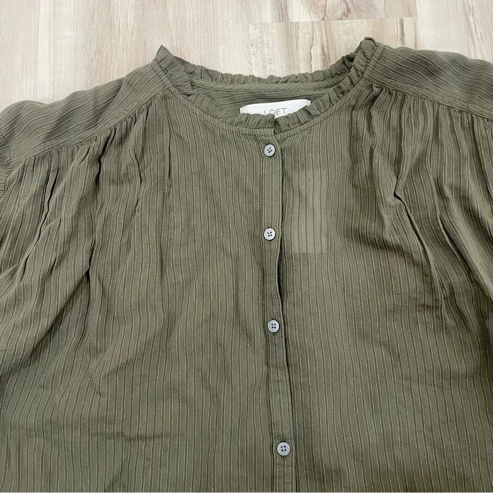 Lift flows billowy blouse Size Large NWT - Image 6