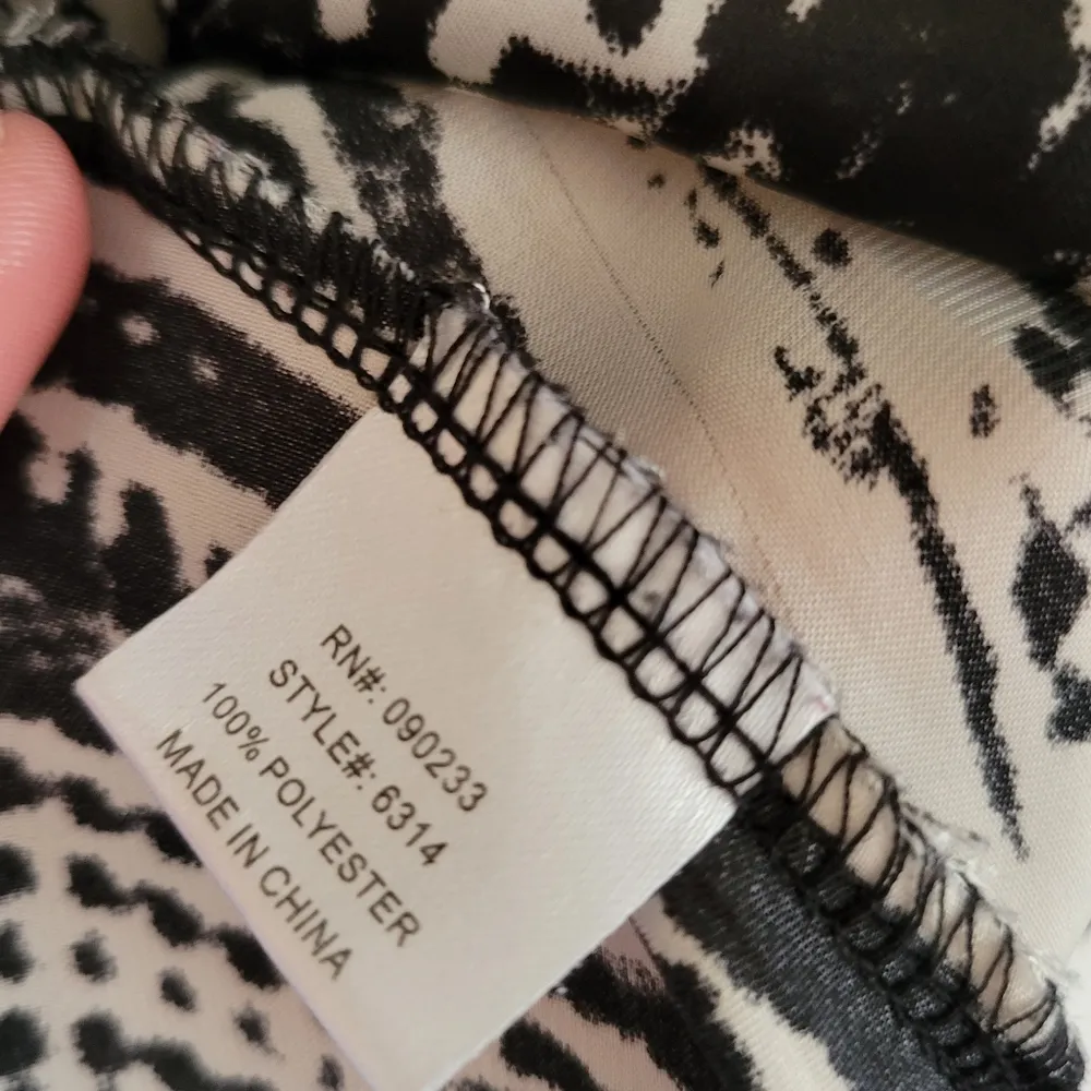 Black Poppy abstract peplum tank size small - Image 9