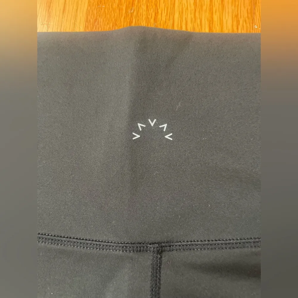 Varley Black Cropped Leggings - Image 4