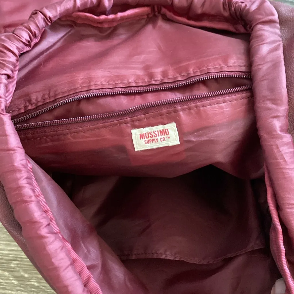 Faux leather drawstring backpack with fringe tassel maroon burgundy - Image 5