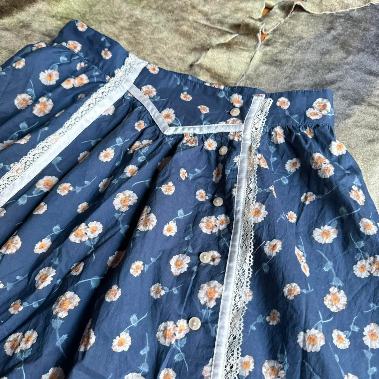 Mu Qiaos Vintage Floral Gunne Sax Inspired Skirt - Image 3