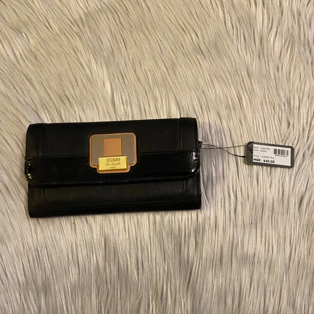 🆕 Guess Black with Tan Accent Buckle on Front Wallet - Image 4