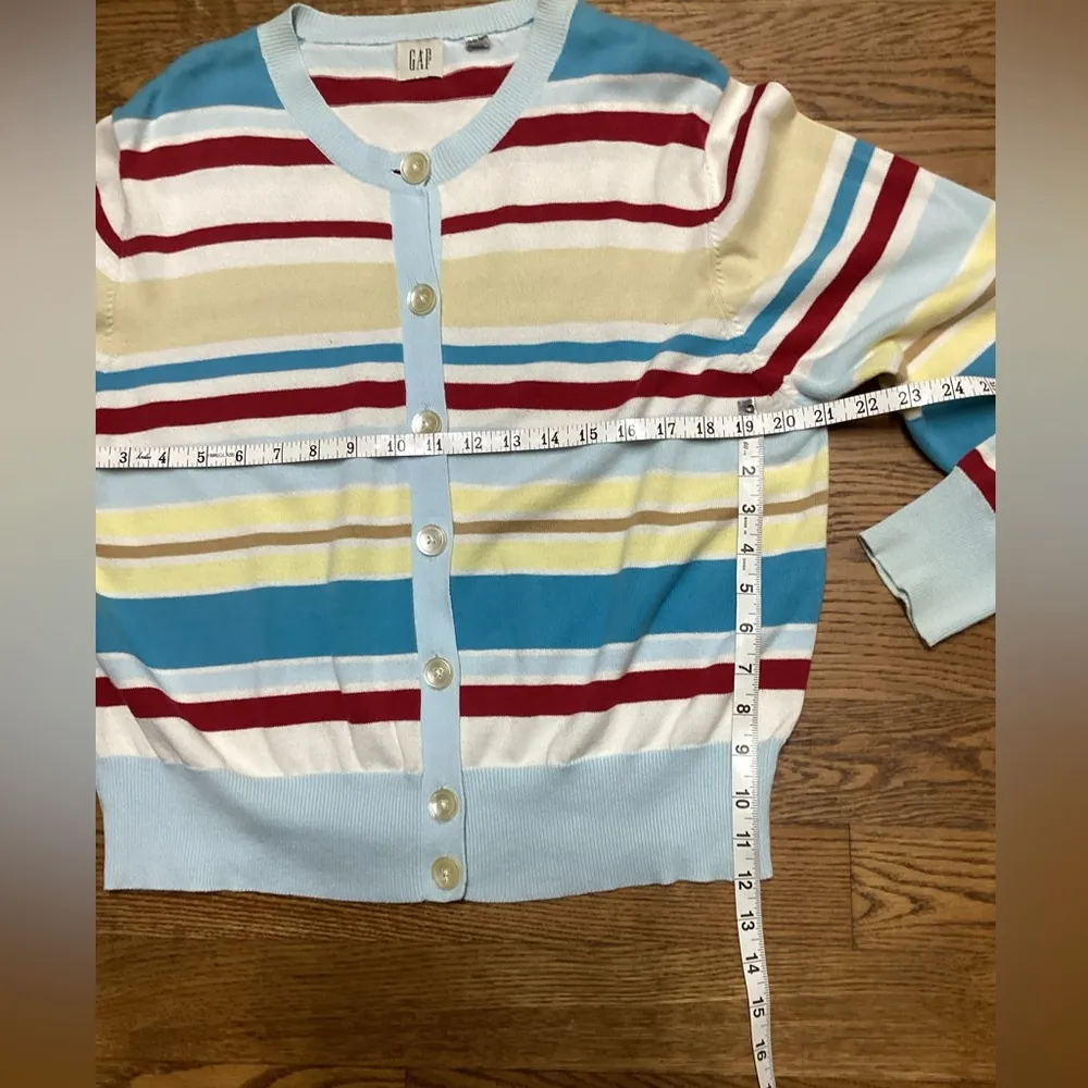 Gap. Vintage crewneck cardigan. Size Medium. - Image 8