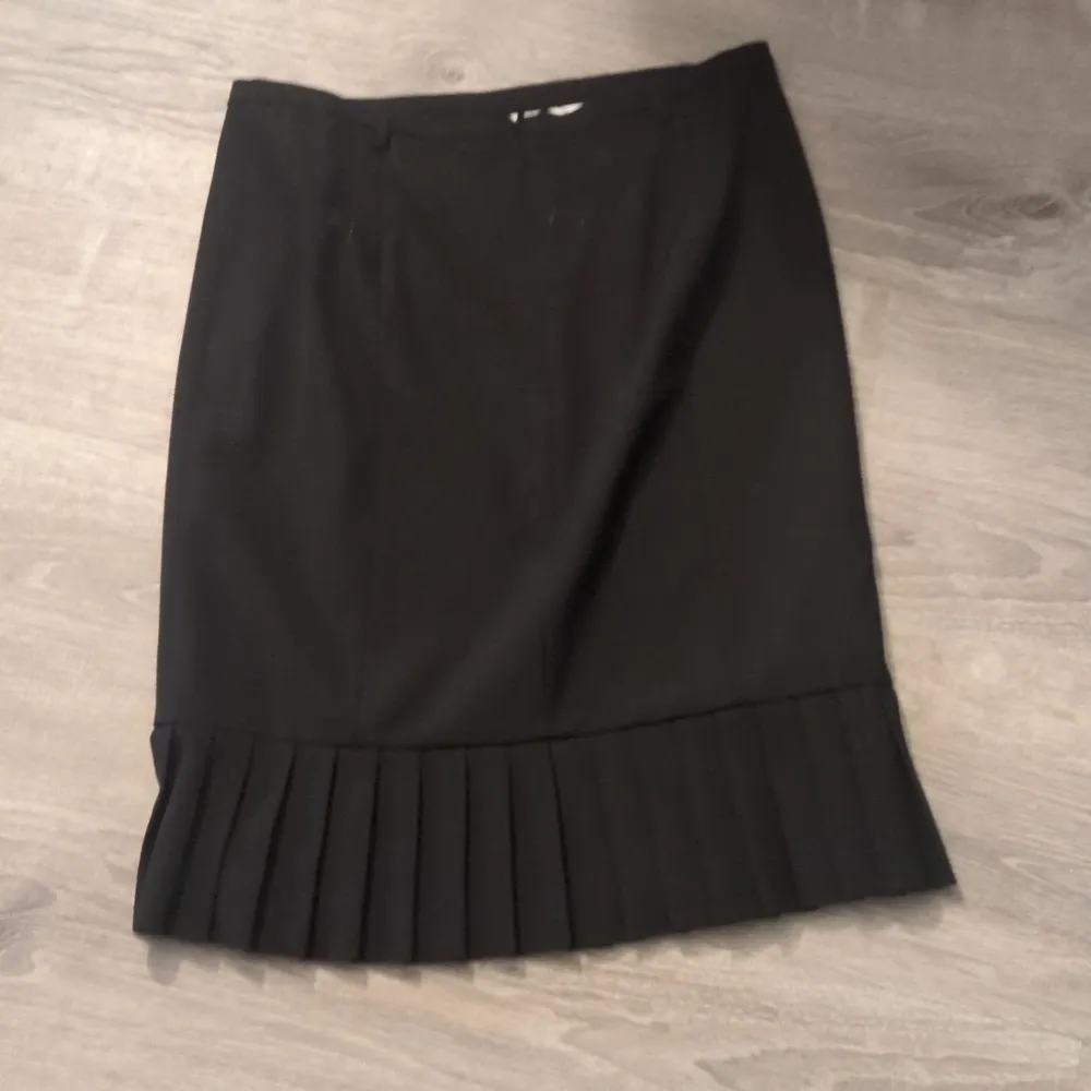 Talbots Petites Viscose Blend Pleated Pencil Skirt Size 4P - Image 4