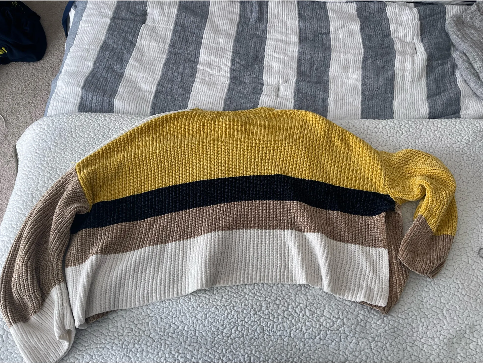 Urban Outfitters Cropped Sweater - Image 4