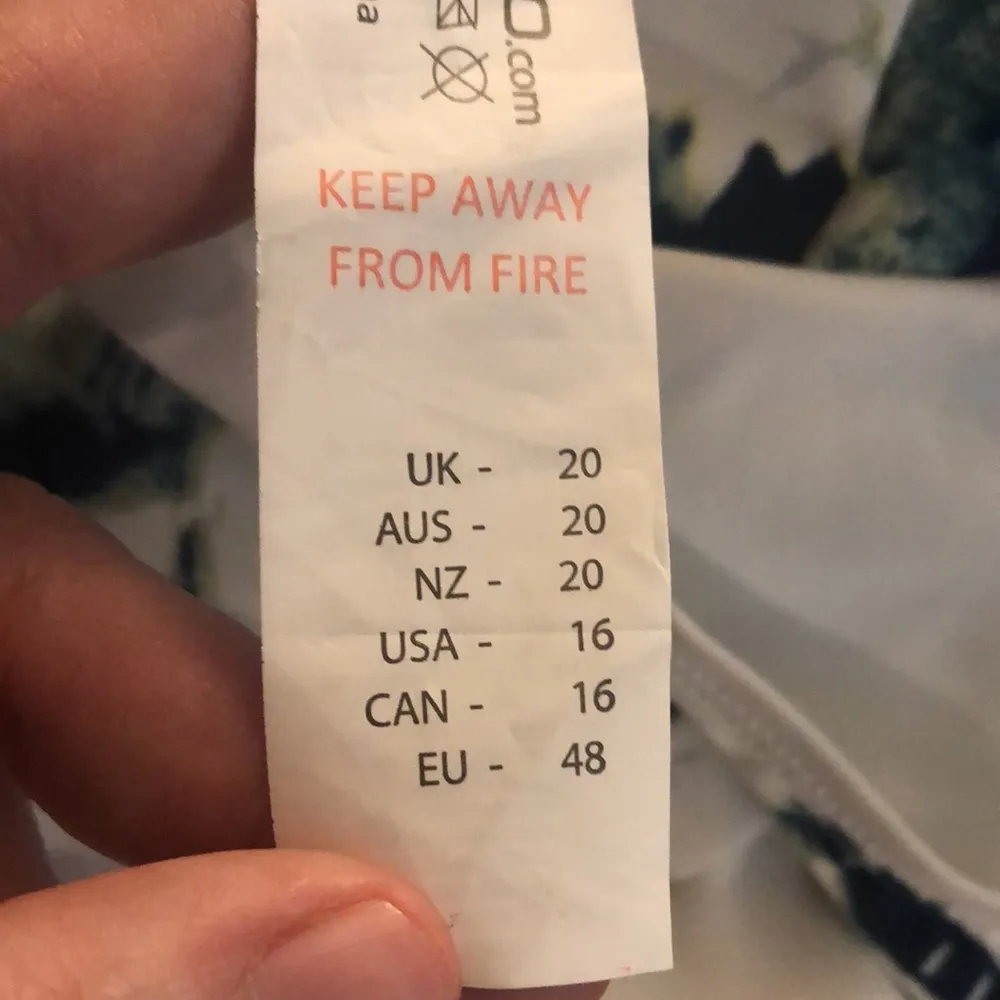 NWT boohoo Plus Rosie Marble Print Drape Sleeve Swimsuit, size 16 - Image 6