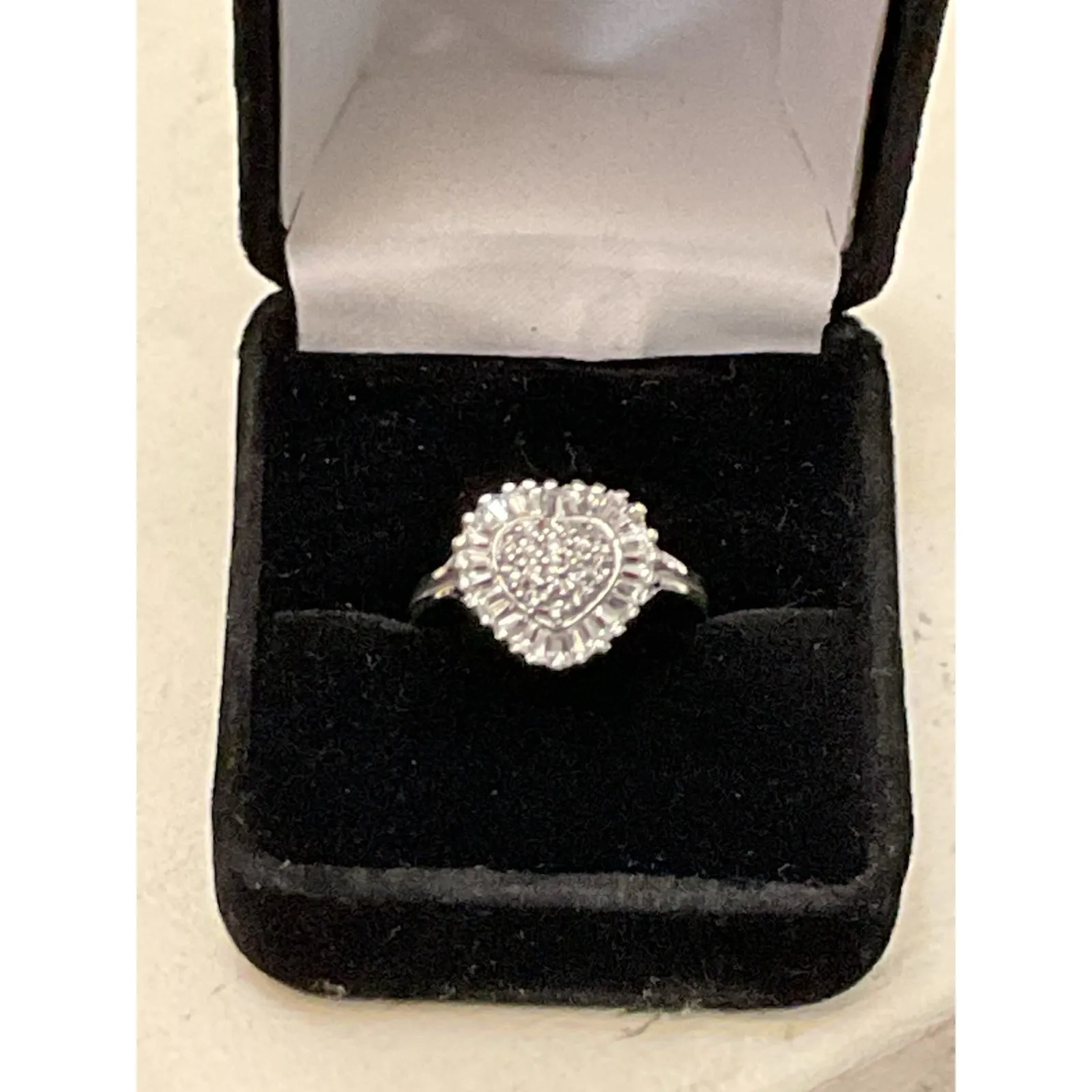 Vintage Heart Shaped 925 Silver CZ Surrounded by Radiant Baquettes Silver Ring - Image 4