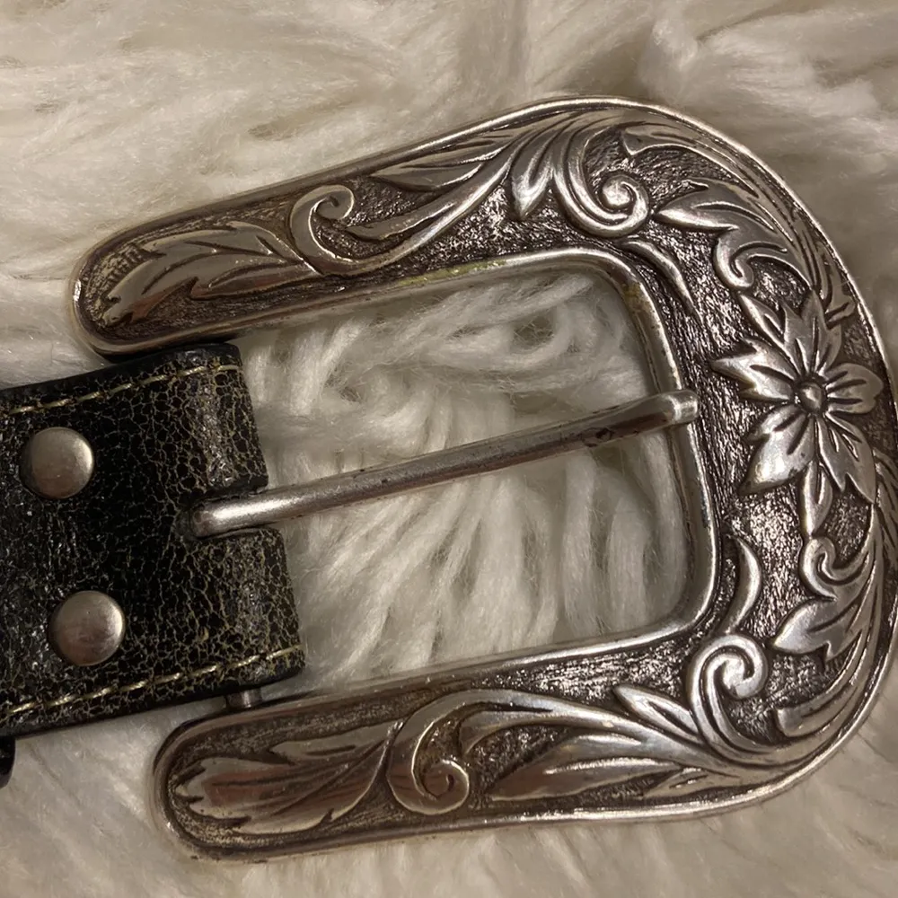 Nocona Gray and Silver Western Belt with Ornate Buckle size S 1/2” wide - Image 10
