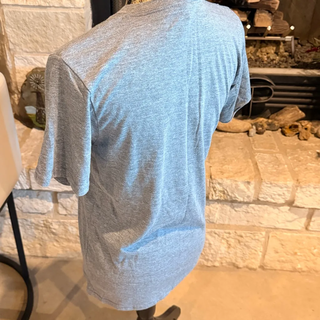 Source Unknown Heather Gray Graphic V-Neck Tee - Image 6