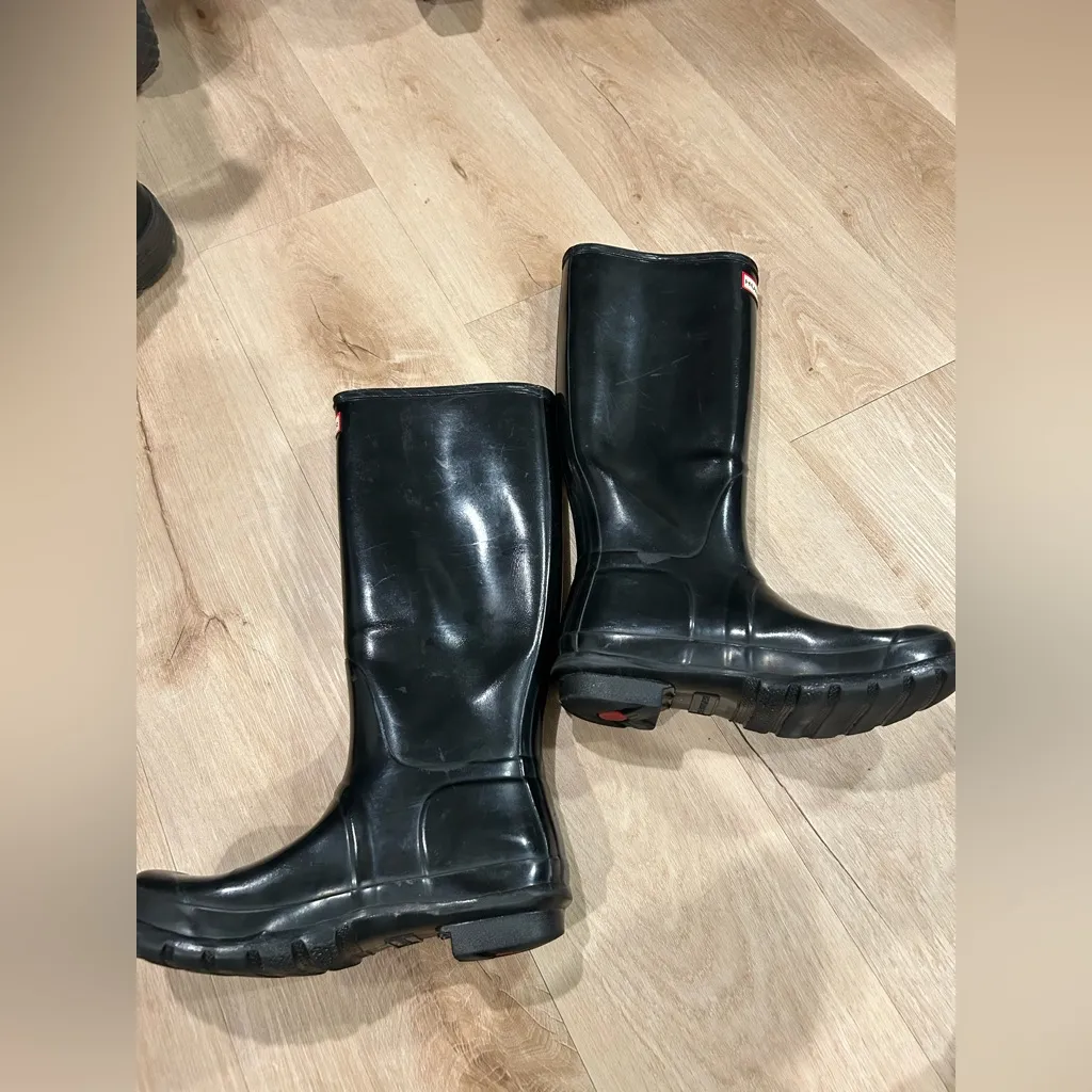 Hunter Tall Black Gloss Rainboot Womens 7 or EU 38 - Image 2