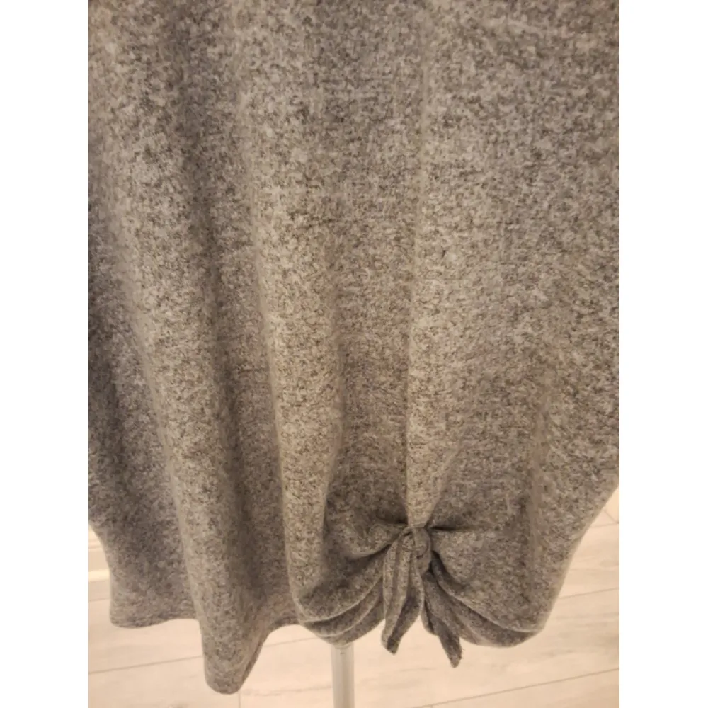 Tea Please Size 1X Gray Womens Long Sleeve Beaded Sweater NWT - Image 2