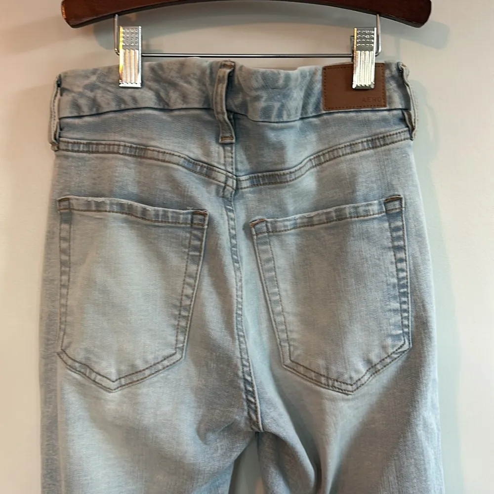 Aeropostale high rise jegging destroyed light wash denim jeans size 2 like new - Image 5
